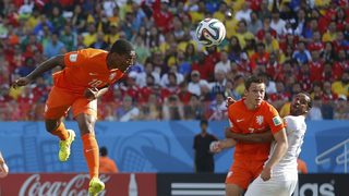 Видео: Холандия спечели първото място в група В след 2:0 срещу Чили