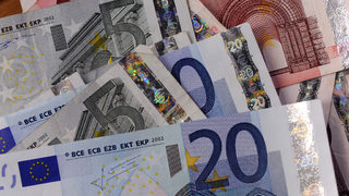 <span class="highlight">S</span>&P и Fitch предупредиха, че може още да намалят рейтинга на Гърция