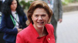 Правителството на Словения предизборно спря приватизацията