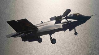 Пентагонът спря полетите на всички нови F-35 за допълнителна проверка на двигателите