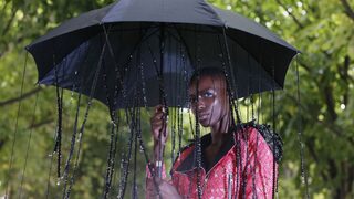 Фотогалерия: Кристално ясно - висша мода от двама българи в Париж