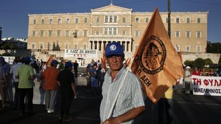Гръцкият парламент гласува приватизацията на държавната електрическа компания