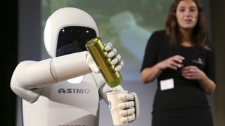 Роботът "<span class="highlight">Асимо</span>" стана по-сръчен и интелигентен