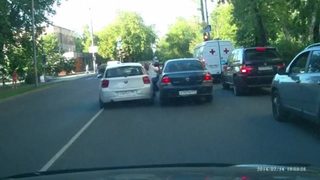 Видео: Шофьор прегази колега след разправия в Москва