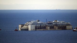 Фотогалерия: Последното плаване на "<span class="highlight">Коста</span> <span class="highlight">Конкордия</span>"