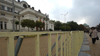 Парламентаризъм зад ограждения