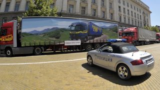 Превозвачи готвят блокада на София заради забраната да пътуват в петък и неделя