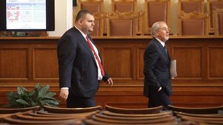 Фотогалерия: Краткият живот на един парламент