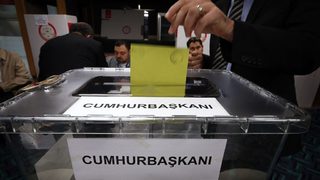 Турците в чужбина започнаха предварителното гласуване за президентските избори