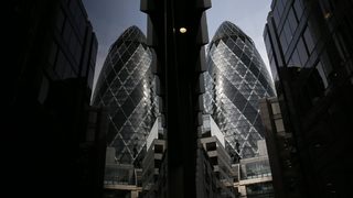 Лондонският небостъргач "Гъркин" се продава за 650 млн. паунда