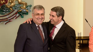 Наблюдатели: Президентът израсна, ще следим мисли ли за втори мандат