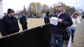 Паднаха ли бариерите около властта