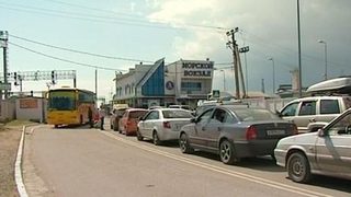 Голямото кримско задръстване: 3000 коли чакат до 40 часа за ферибот