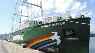 Фотогалерия: Корабът "<span class="highlight">Rainbow</span> <span class="highlight">Warrier</span>" във Варна