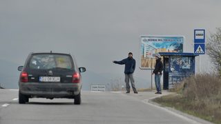 Румънското правителство напредва във въвеждането на глоби за автостоп