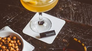 DrinkMate е компактен дрегер, който анализира нивото на алкохола в кръвта чрез помощта на смартфона