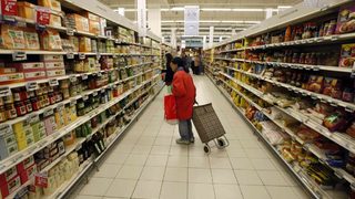 Руската реакция на ембаргото е допринесла за поевтиняването на храните през август