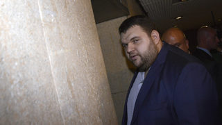 Банката за развитие финансирала свързани с Пеевски дружества
