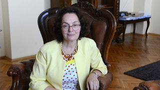 Коларова: Има пазар за <span class="highlight">дипломи</span>, но няма намесени служители на министерството