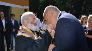 Предозиране: Митрополит <span class="highlight">Галактион</span> "ръкоположи" Борисов за премиер
