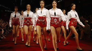 Фотогалерия: Испанската инвазия в <span class="highlight">Dolce</span> & <span class="highlight">Gabbana</span>