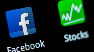Facebook ще използва потребителски данни, за да продава реклами в сайтове