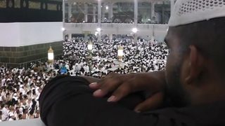 Видео: Мюсюлманите се събират в Мека за Хадж