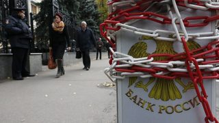 Русия ще задължи банките да ползват национална платежна система