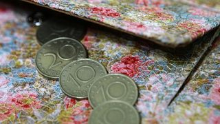 Нова идея: Енергийните дружества да плащат такса в помощ на бедните