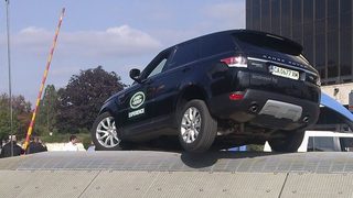 Паркур* с гамата на "Ленд <span class="highlight">Роувър</span>" (видео)