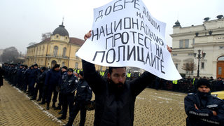 Полицаи, надзиратели и служители в спецслужбите ще протестират в събота