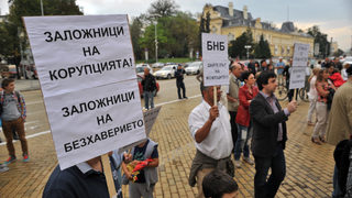 Европейският банков орган настоя вложителите в КТБ и "<span class="highlight">Виктория</span>" да получат достъп до влоговете си още днес