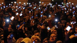 Над 100 хиляди протестираха в Унгария срещу интернет данък