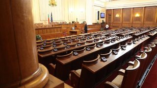 Председателите на групи в парламента без конфликт на интереси, според декларациите им