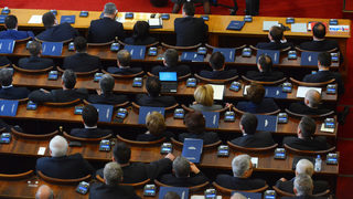 Парламентът насрочи изборите за президент на 6 ноември