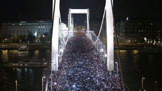 Орбан оттегли законопроекта за данък върху интернет
