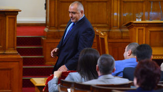 Парламентарен шум и oпасни идеи за КТБ