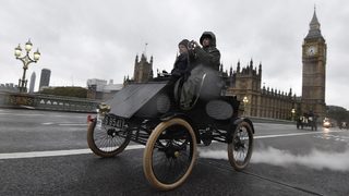 Фотогалерия: Може би най-старият автомобилен преход в света