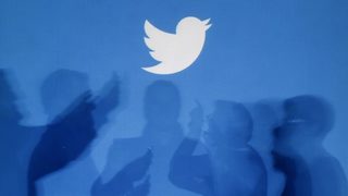 Twitter променя потока от информация, за да задържи потребителите