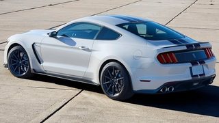 Фотогалерия: Новият "Мустанг Шелби" GT350 влиза в историята на "<span class="highlight">Форд</span>"