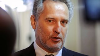 Как Москва превърна бивш пожарникар в олигарх