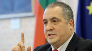 Цитат на деня: Културата и медиите могат да пият вино от моя череп