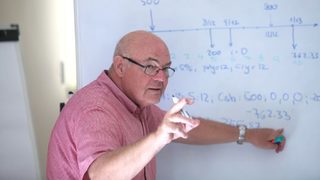 Професор от Германия преподава на Млади банкери