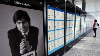 Интернет ще е причината хората да си купуват компютри, прогнозира Стив Джобс през 1985 г.