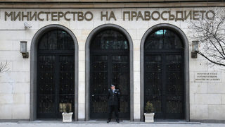 Как синдикът <span class="highlight">Панайот</span> <span class="highlight">Велков</span> е завземал управлението на фирми