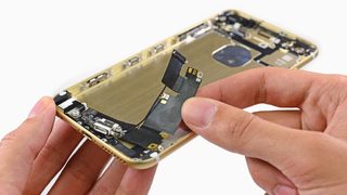БиБиСи: Apple не следи за спазването на стандартите за работни условия в заводите си