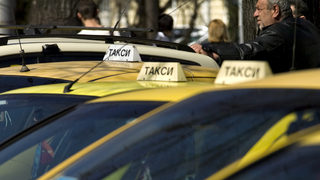"Таксистарс" въвежда електронно плащане в отговор на Uber