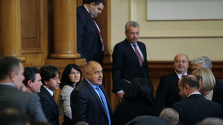 Българите свикват да ги управляват "юнаци" и "играчи"