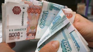 Все по-силна доларизация заплашва руската икономика