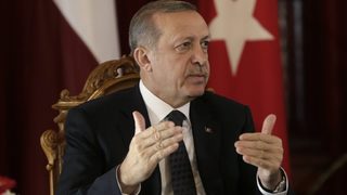 Четирима прокурори, разследвали близки до Ердоган за корупция, бяха отстранени от длъжност